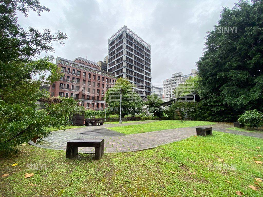中正菁英獨立產權車位房屋室內格局與周邊環境