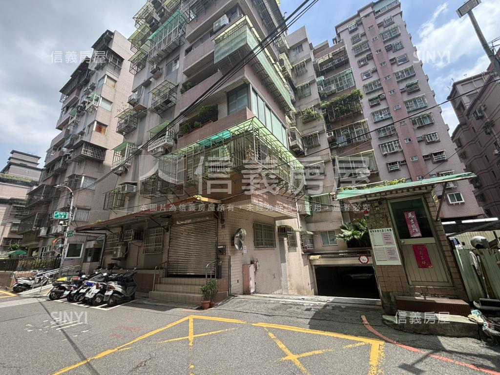 雅典三房車位房屋室內格局與周邊環境