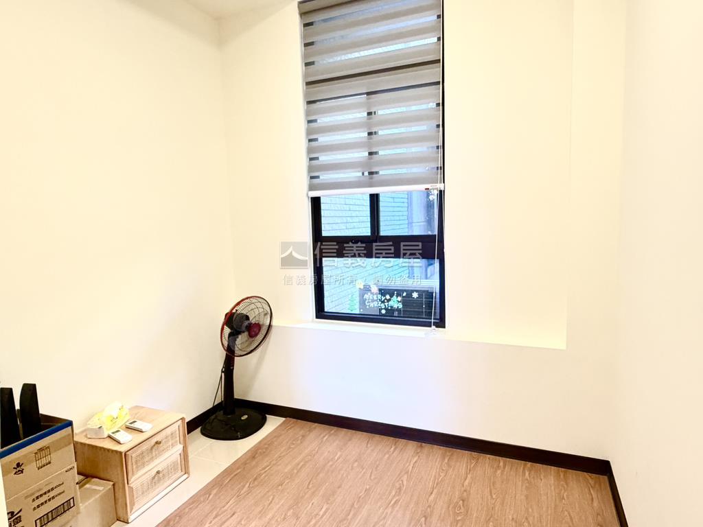 伴山景觀三房庭院戶房屋室內格局與周邊環境