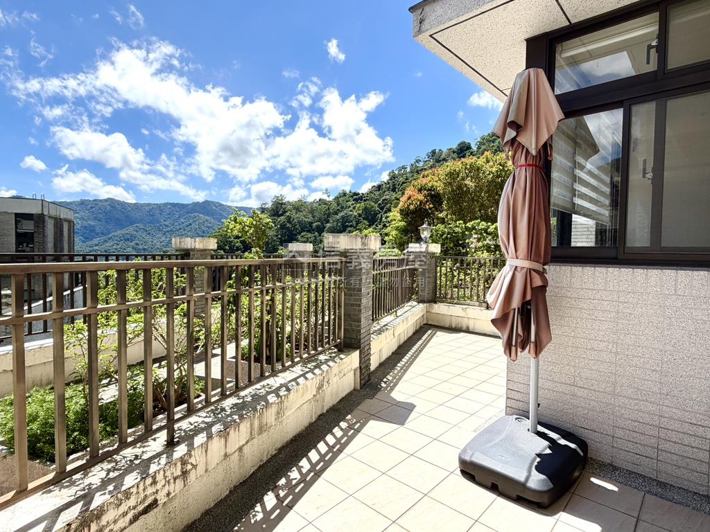 伴山景觀三房庭院戶房屋室內格局與周邊環境