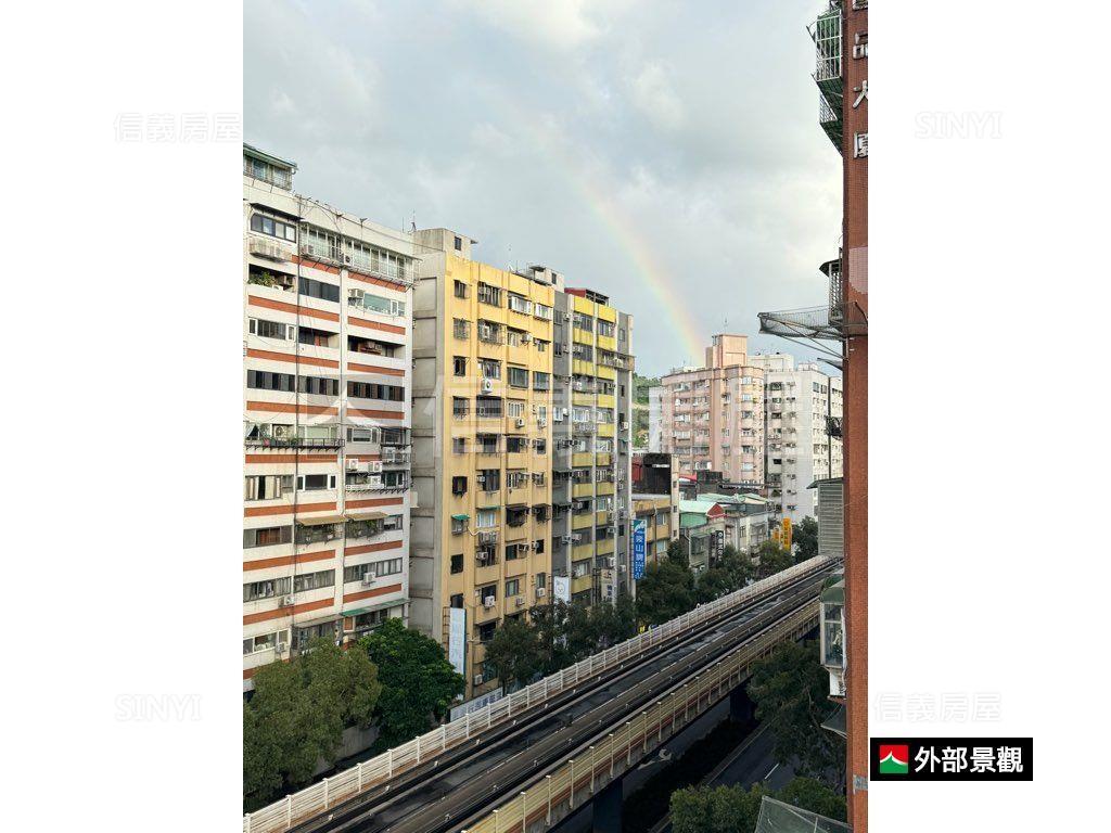 近捷運邊間獨棟高樓頂加房屋室內格局與周邊環境