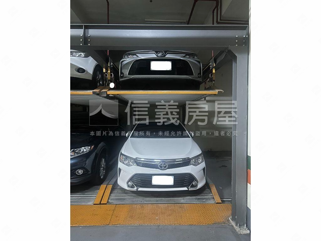 台大經典升降機械車位房屋室內格局與周邊環境