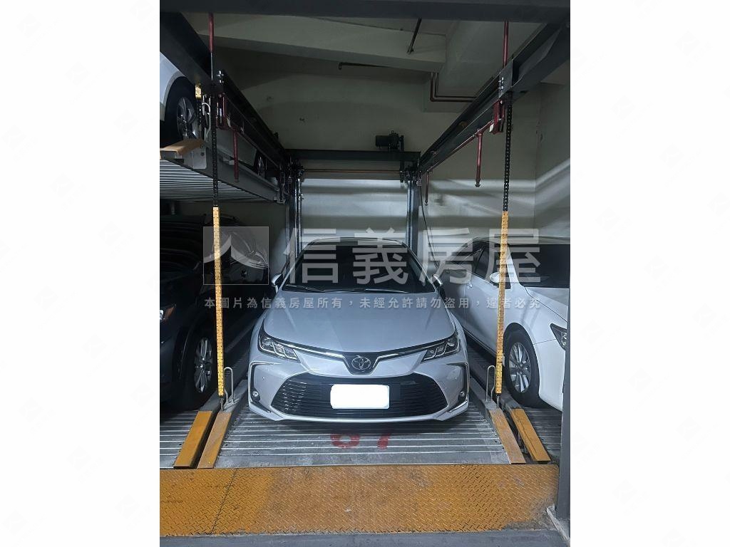 台大經典升降機械車位房屋室內格局與周邊環境