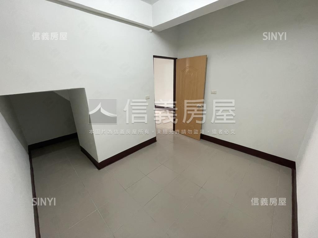 台鳳新整理透天房屋室內格局與周邊環境