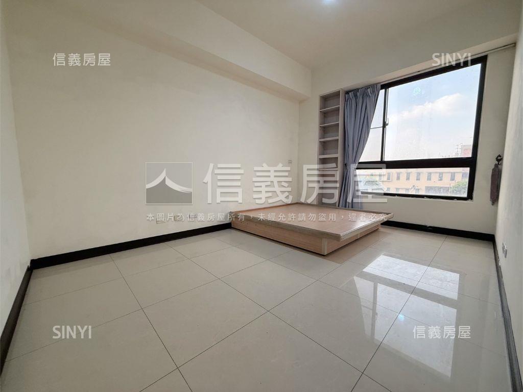 龍騰御璽兩房車位房屋室內格局與周邊環境