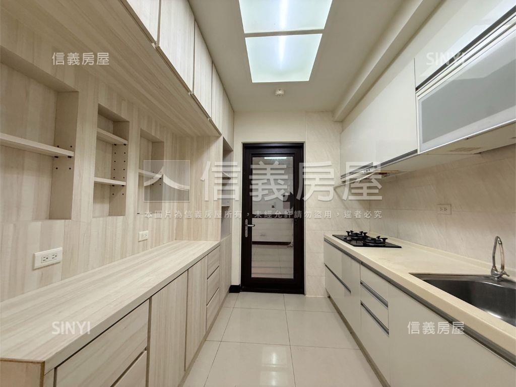 龍騰御璽兩房車位房屋室內格局與周邊環境