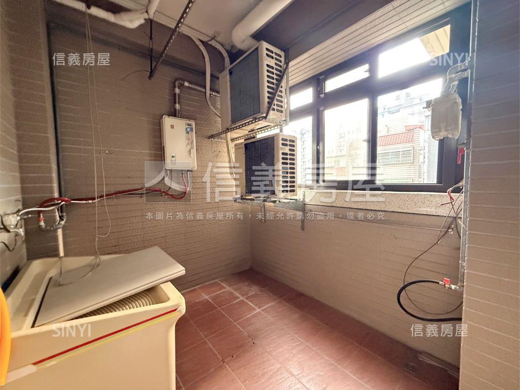 龍騰御璽兩房車位房屋室內格局與周邊環境