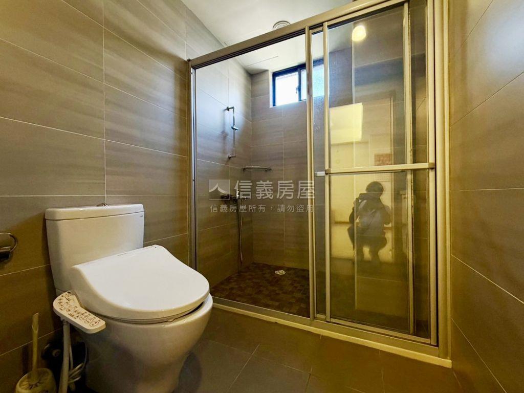 威京一期尊榮雙房家庭宅房屋室內格局與周邊環境