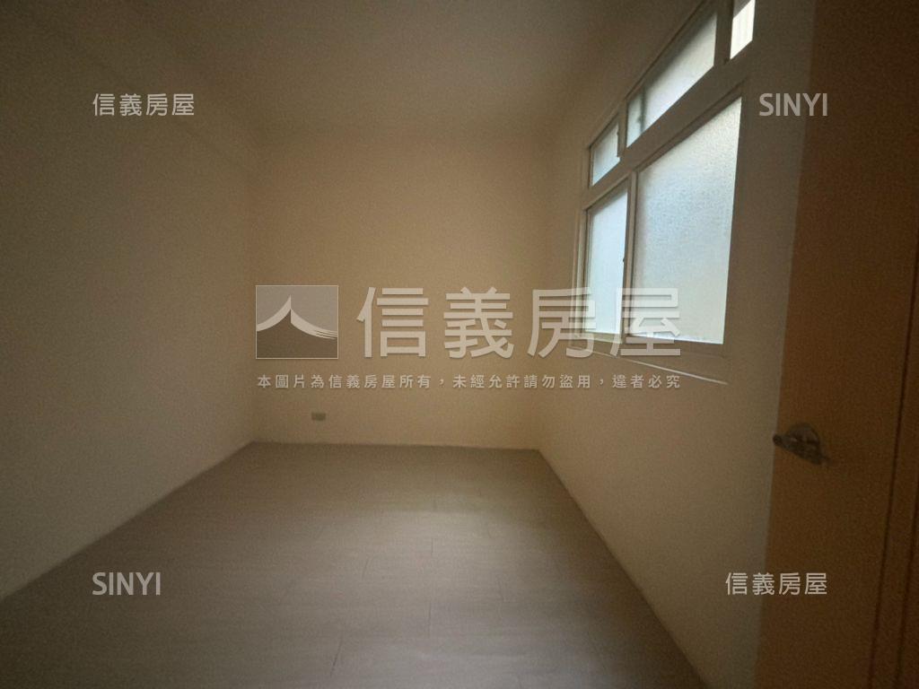 採光邊間大空間亮麗３房房屋室內格局與周邊環境