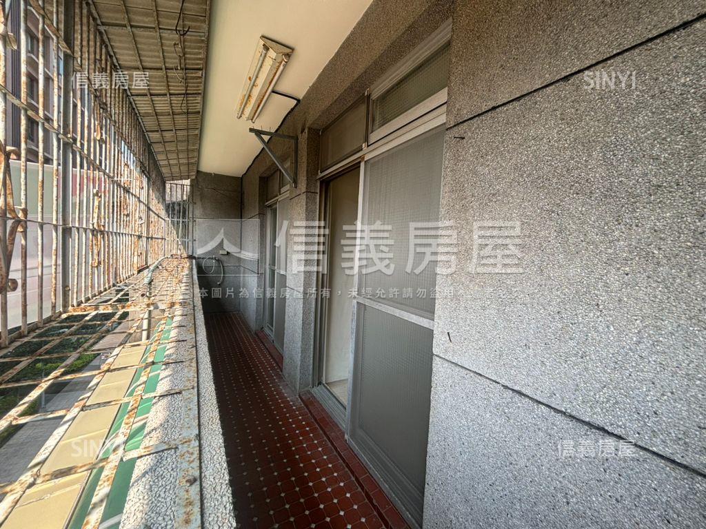 採光邊間大空間亮麗３房房屋室內格局與周邊環境
