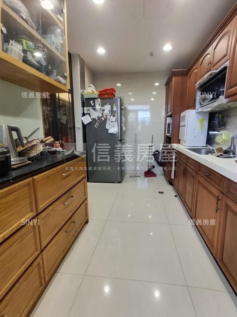 近未來Ｇ０９站大４房車位房屋室內格局與周邊環境