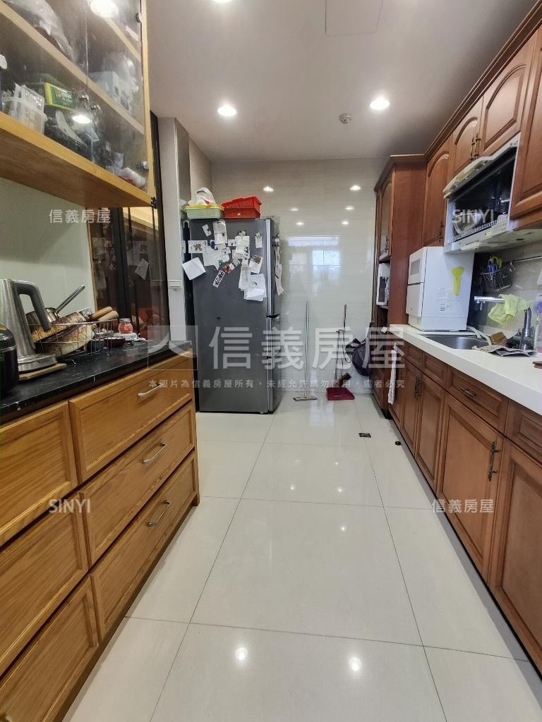 近未來Ｇ０９站大４房車位房屋室內格局與周邊環境
