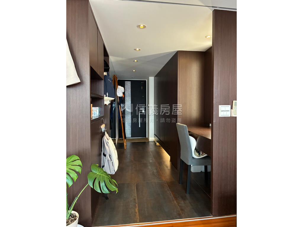 東區香檳ＳＯＧＯ精品套房房屋室內格局與周邊環境