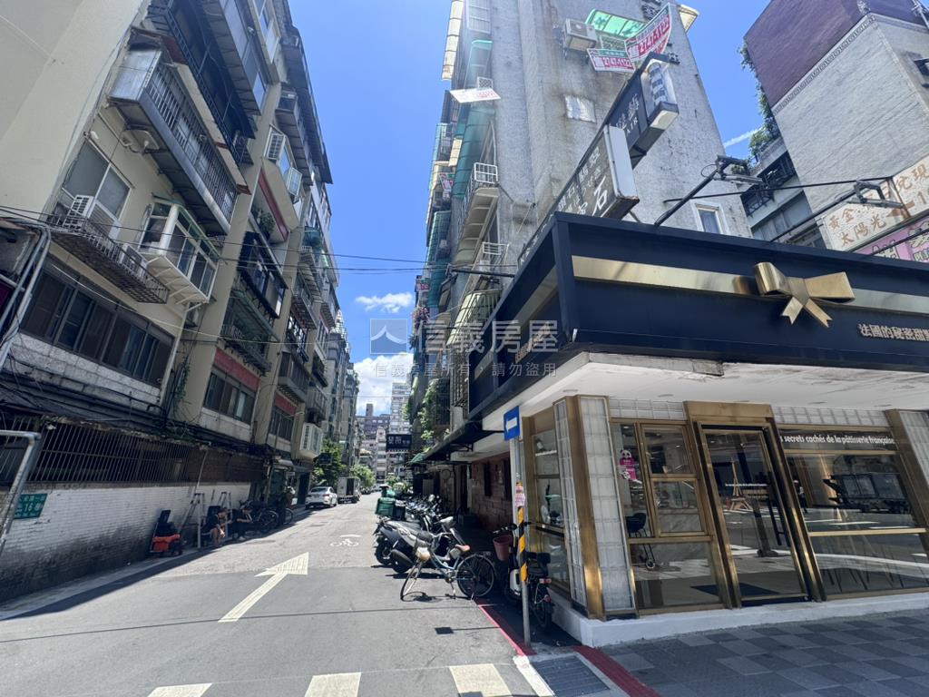東區香檳ＳＯＧＯ精品套房房屋室內格局與周邊環境