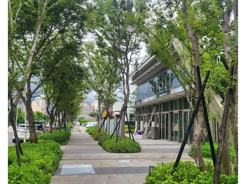 精銳店鋪雙店面房屋室內格局與周邊環境