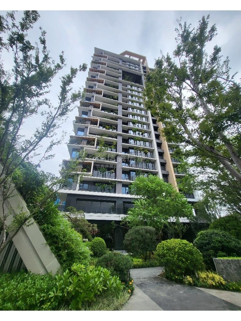 精銳店鋪雙店面房屋室內格局與周邊環境