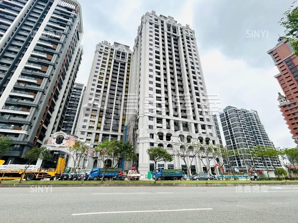 稀有溫莎堡兩房車位釋出房屋室內格局與周邊環境