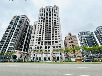 稀有溫莎堡兩房車位釋出