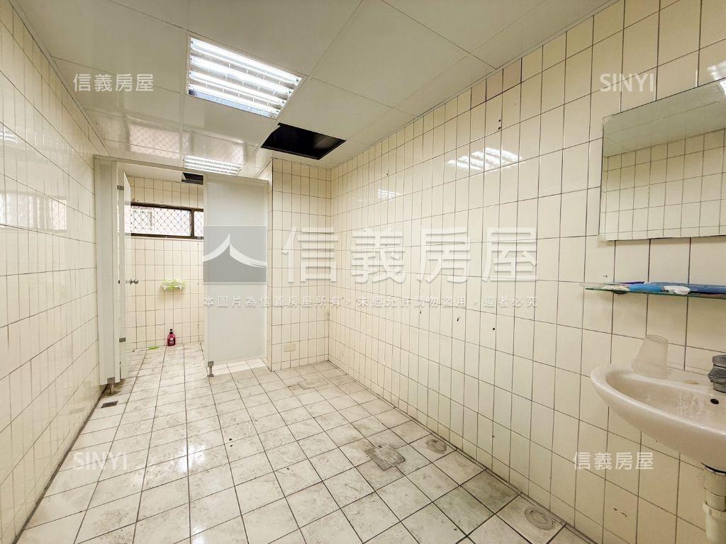 林森二路大面寬角窗店霸房屋室內格局與周邊環境