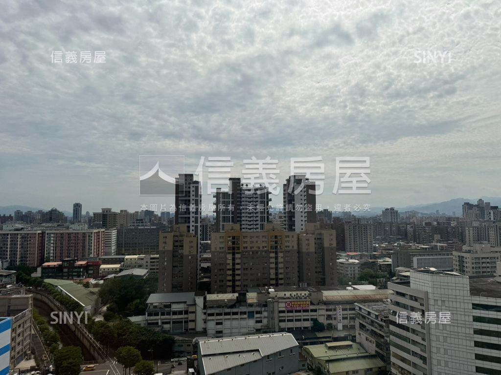 台灣科技Ａ辦高樓景觀三車房屋室內格局與周邊環境