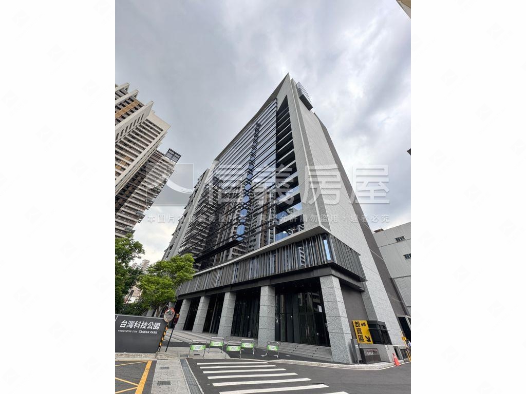 台灣科技Ａ辦高樓景觀三車房屋室內格局與周邊環境