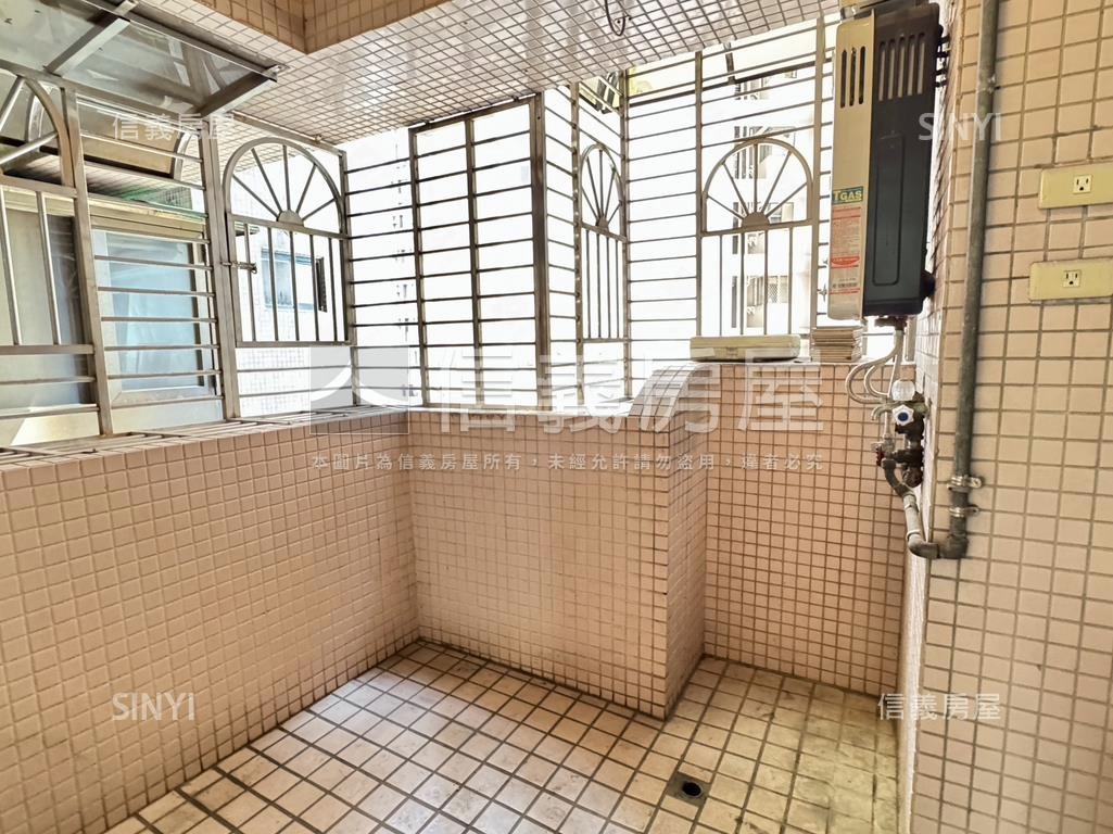 日月光高樓景觀帶車位房屋室內格局與周邊環境