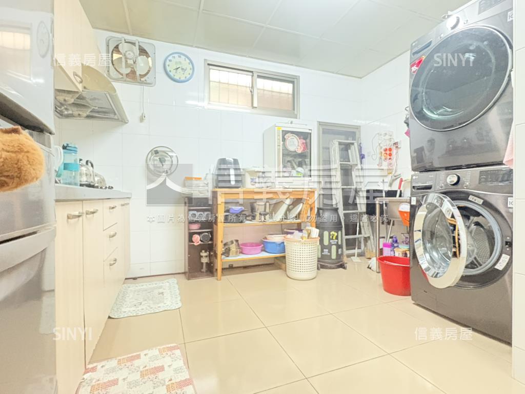 建工大昌商圈有間棒透天房屋室內格局與周邊環境