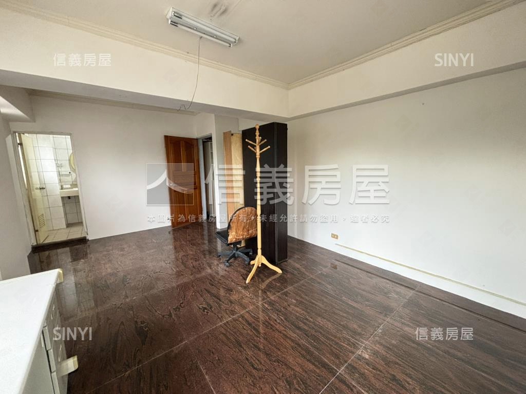 捷運旁一層一戶華廈房屋室內格局與周邊環境