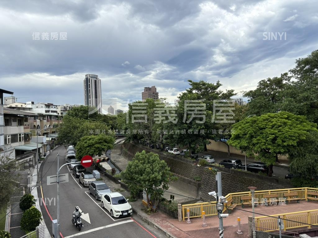 捷運旁一層一戶華廈房屋室內格局與周邊環境
