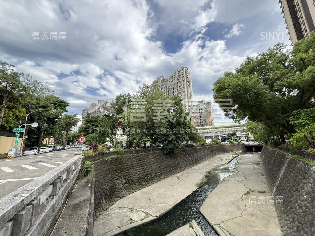 捷運旁一層一戶華廈房屋室內格局與周邊環境
