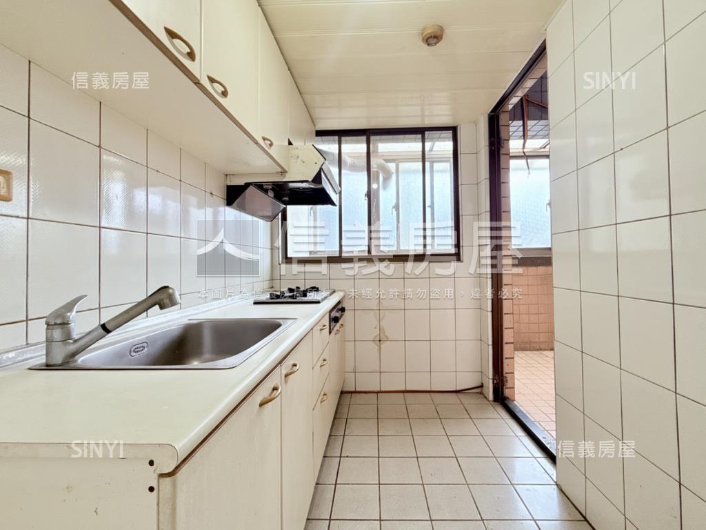 校園狀元地露台景觀有車位房屋室內格局與周邊環境