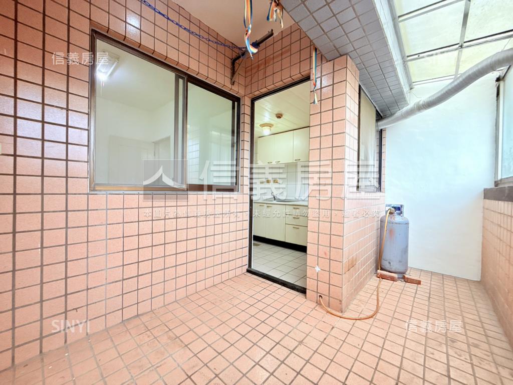 校園狀元地露台景觀有車位房屋室內格局與周邊環境