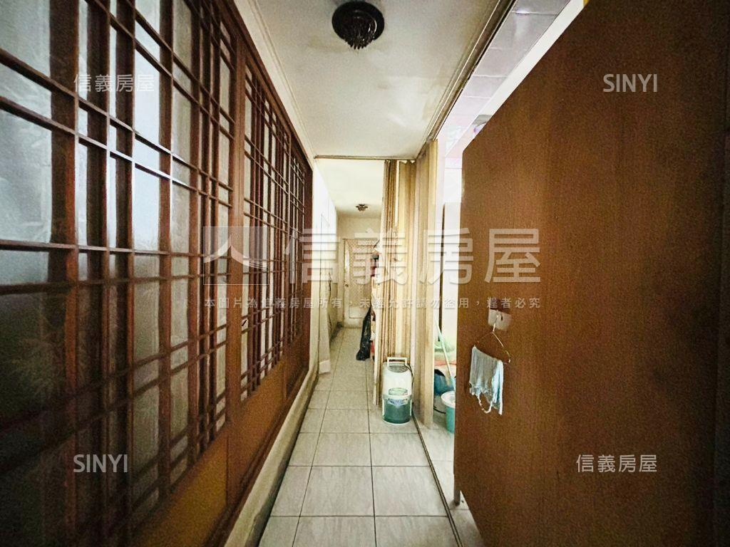 近江子翠捷運站方正的公寓房屋室內格局與周邊環境