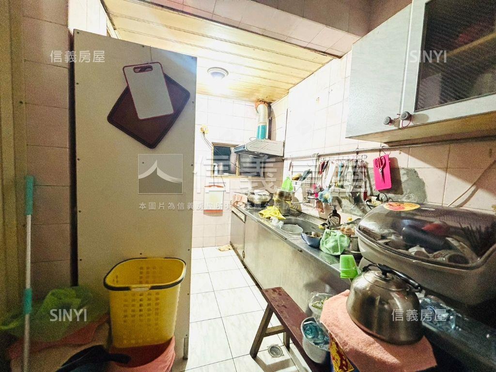 近江子翠捷運站方正的公寓房屋室內格局與周邊環境