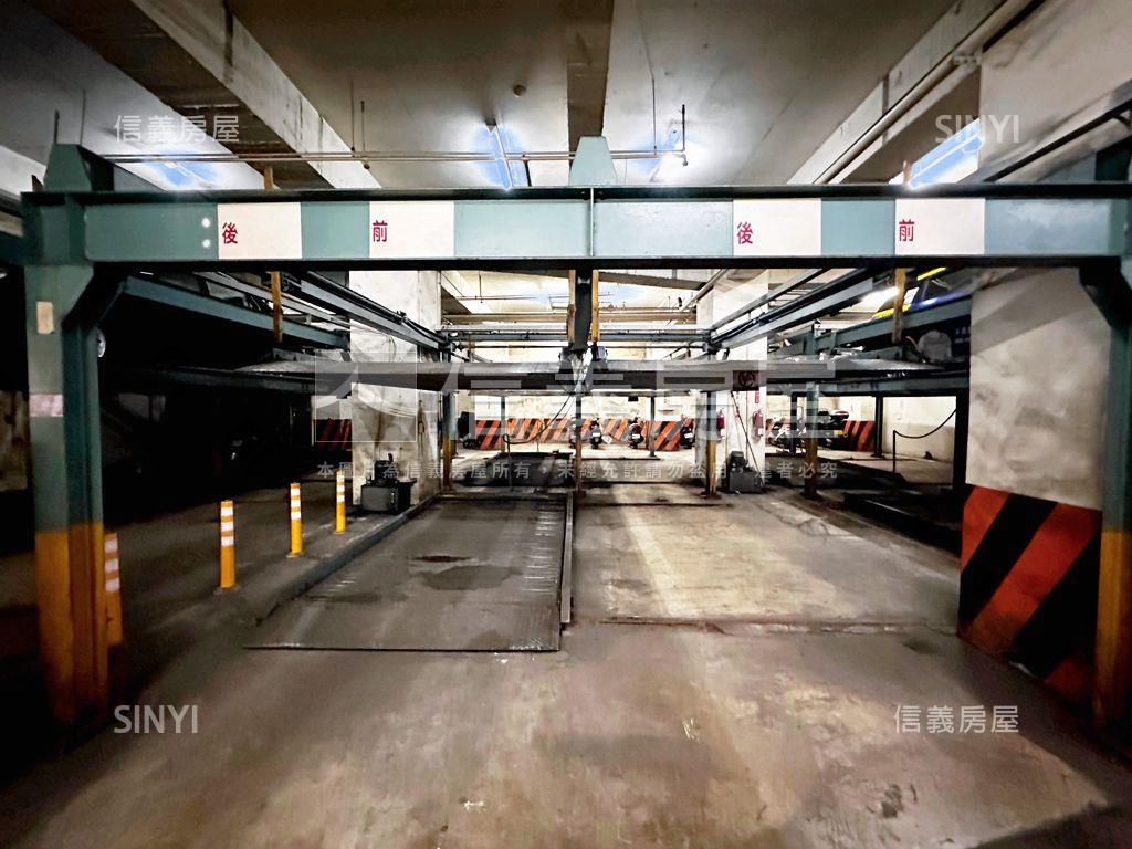 ［五權車站］次頂樓三房房屋室內格局與周邊環境