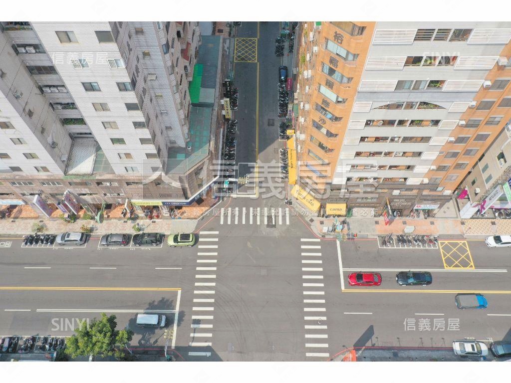 南屯近捷運順向大面寬角店房屋室內格局與周邊環境