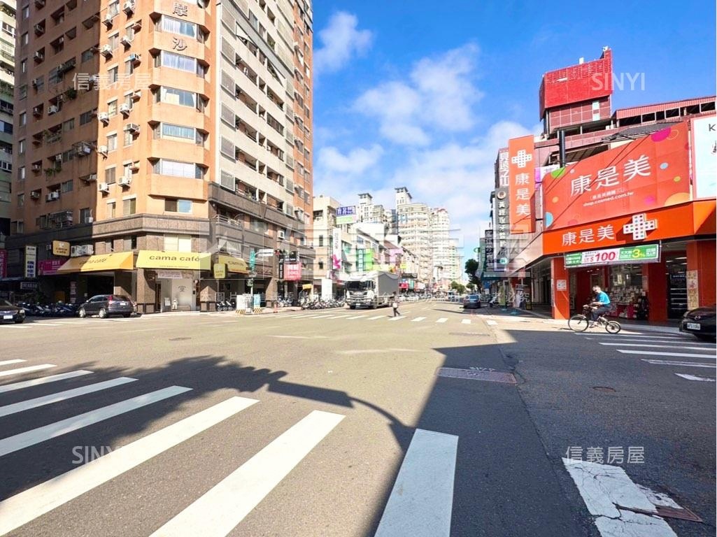 南屯近捷運順向大面寬角店房屋室內格局與周邊環境