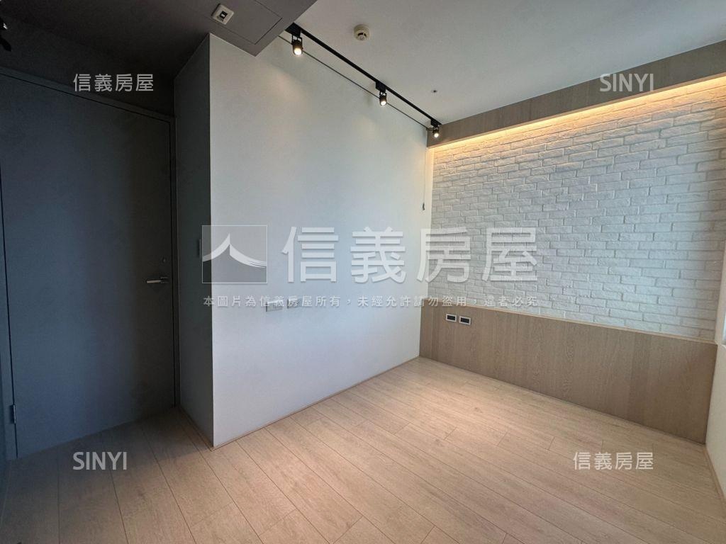 近捷運高樓兩房車位房屋室內格局與周邊環境