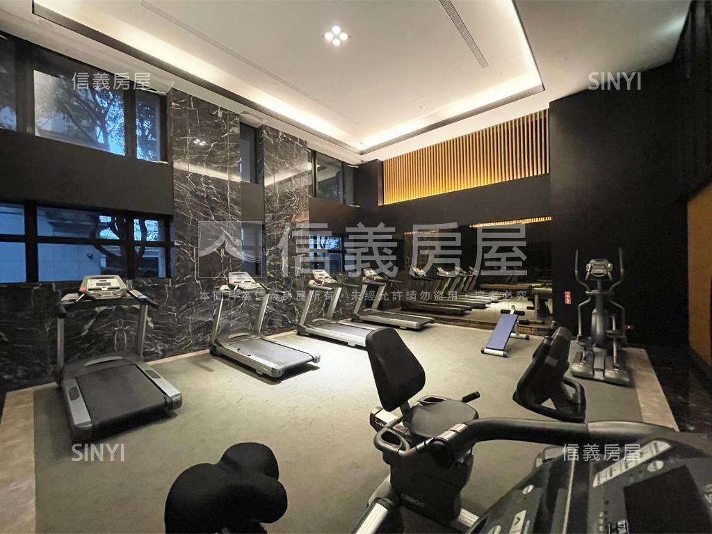 稀有廣天廈精美四房車位房屋室內格局與周邊環境