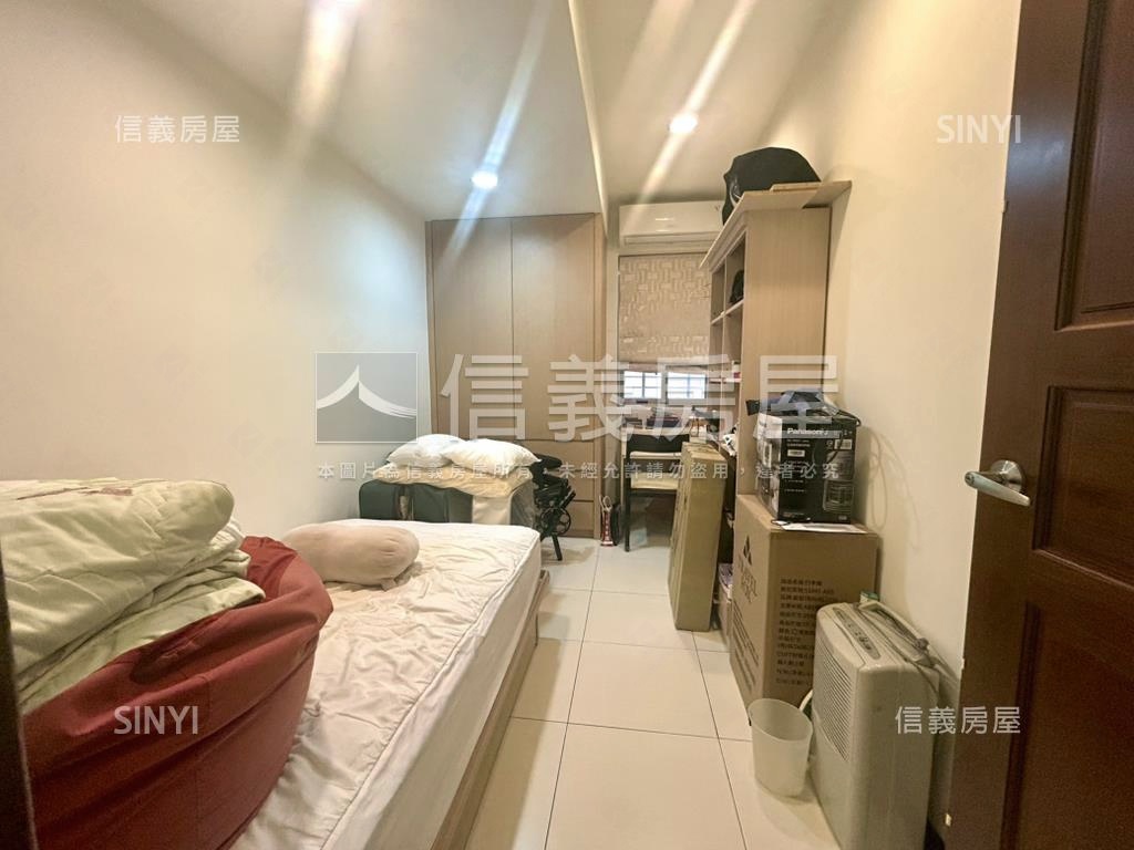 正忠孝東路黃金公寓房屋室內格局與周邊環境