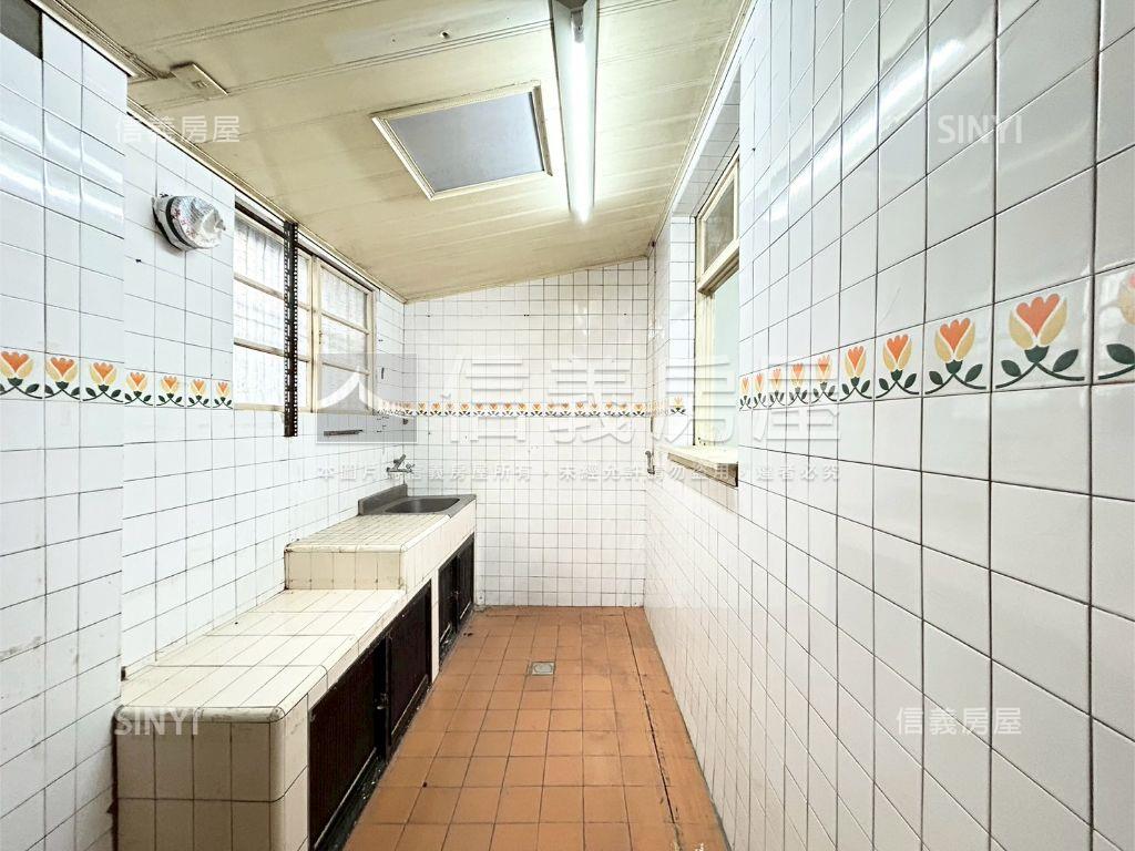 近仁愛醫院大地坪透天房屋室內格局與周邊環境