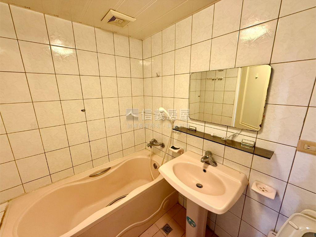 寶地★電梯成家頂樓戶房屋室內格局與周邊環境