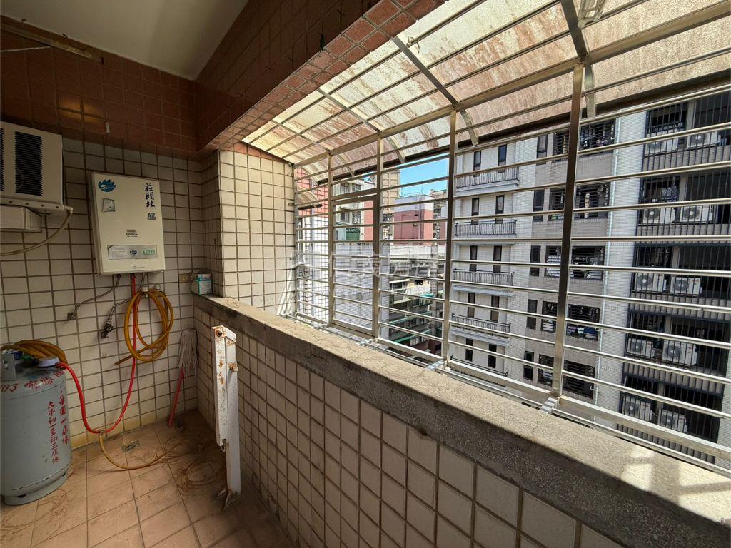 寶地★電梯成家頂樓戶房屋室內格局與周邊環境