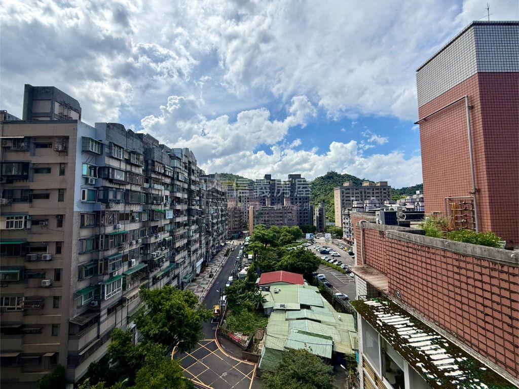 寶地★電梯成家頂樓戶房屋室內格局與周邊環境