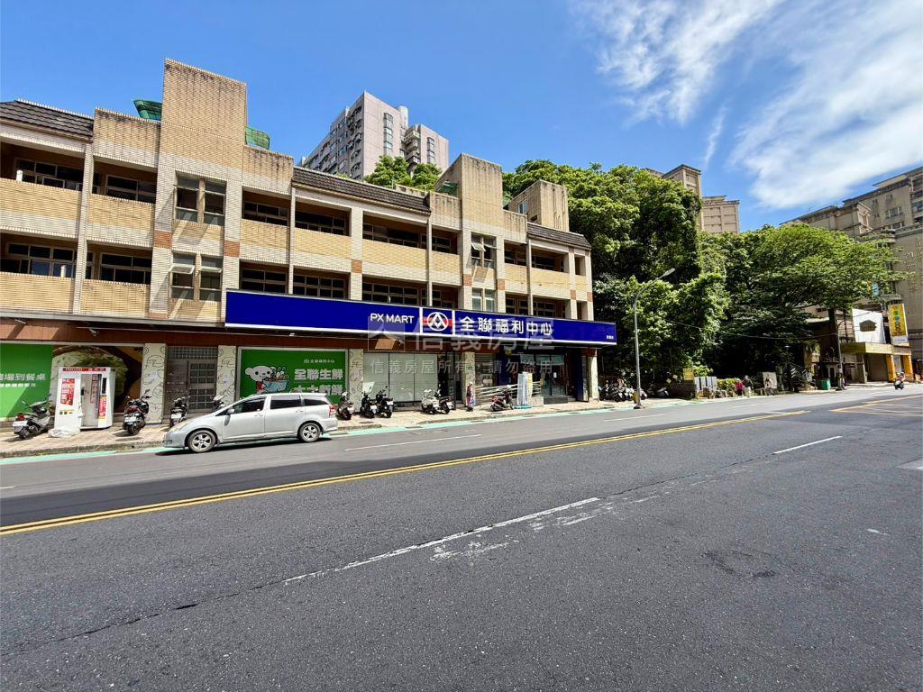 寶地★電梯成家頂樓戶房屋室內格局與周邊環境