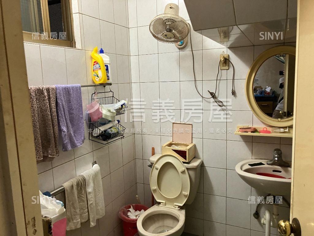 東區崇德街面車庫透天房屋室內格局與周邊環境