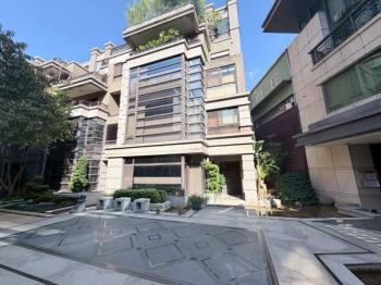 富春山居高級裝潢電梯別墅