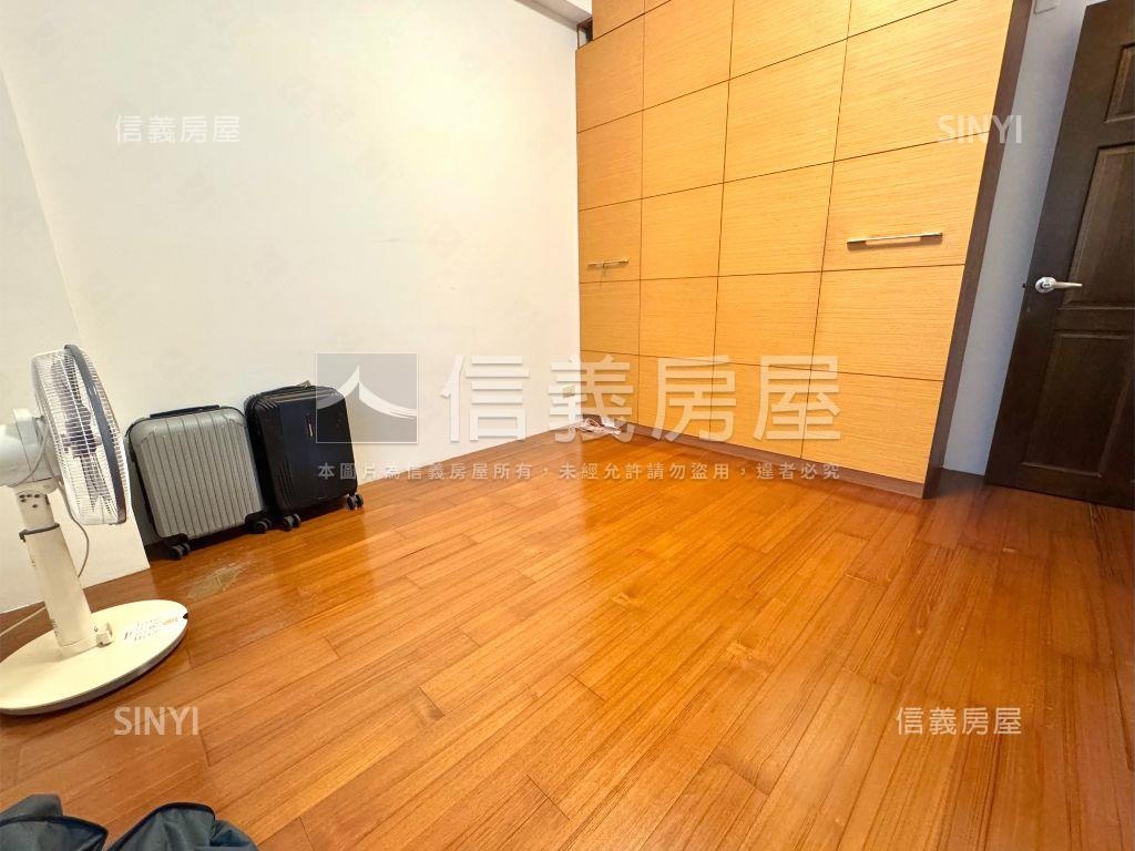 十期精美裝潢別墅房屋室內格局與周邊環境