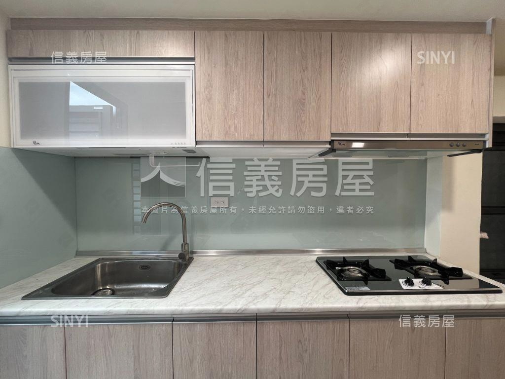 楠梓帶裝潢公寓一樓房屋室內格局與周邊環境