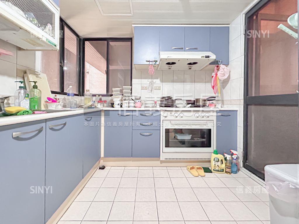 日月光☆忘憂四房車位房屋室內格局與周邊環境